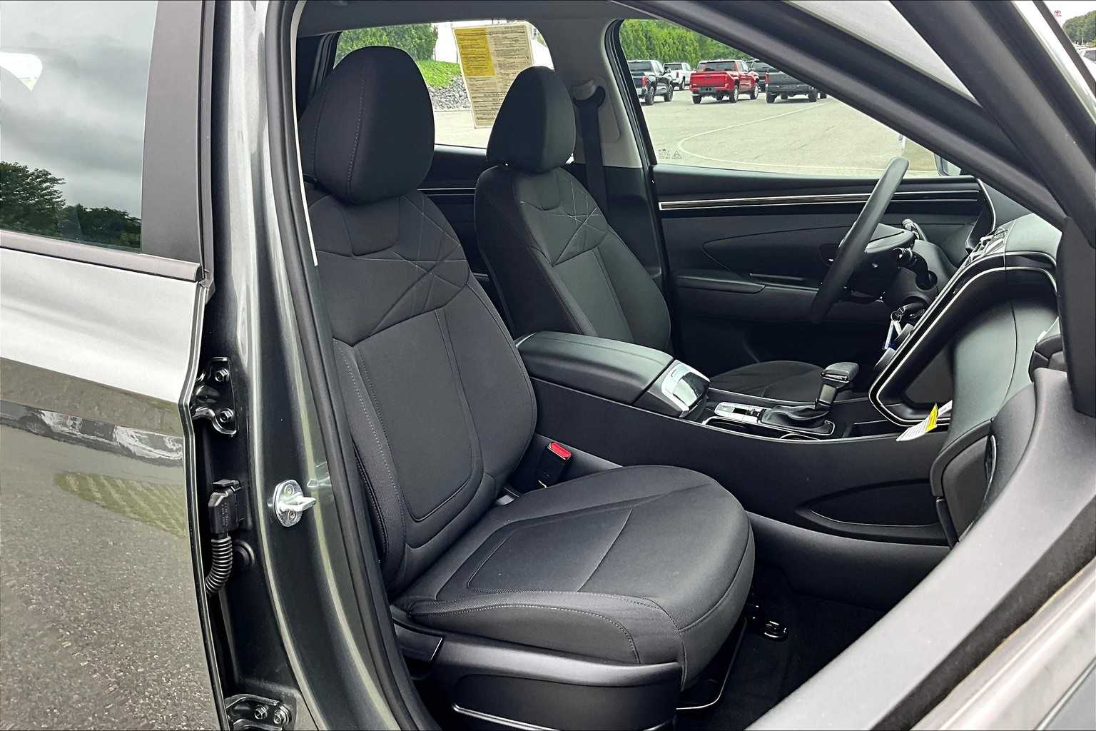 2022 Hyundai Tucson SE - Photo 11