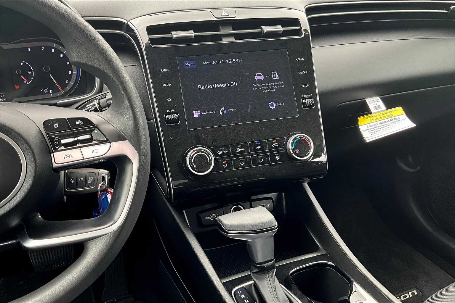 2022 Hyundai Tucson SE - Photo 18