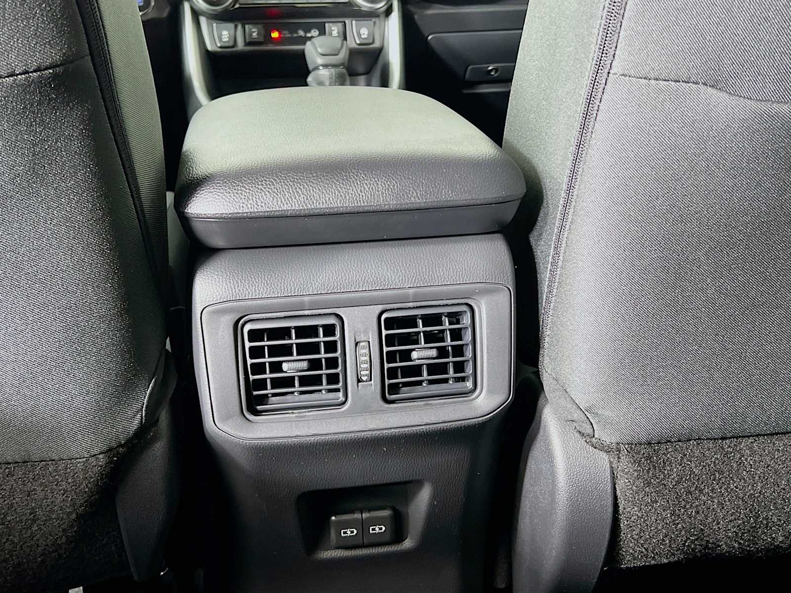 2025 Toyota RAV4 XLE - Photo 14