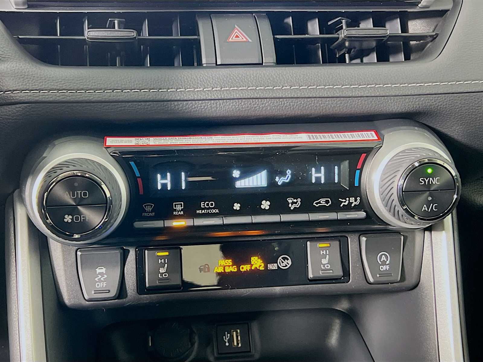 2025 Toyota RAV4 XLE - Photo 10