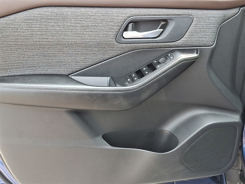 2021 Nissan Rogue SV - Photo 13