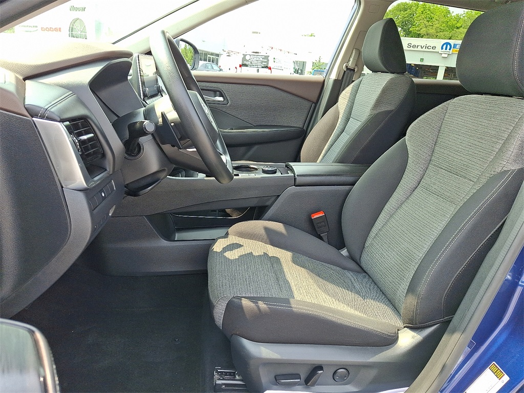2021 Nissan Rogue SV - Photo 15