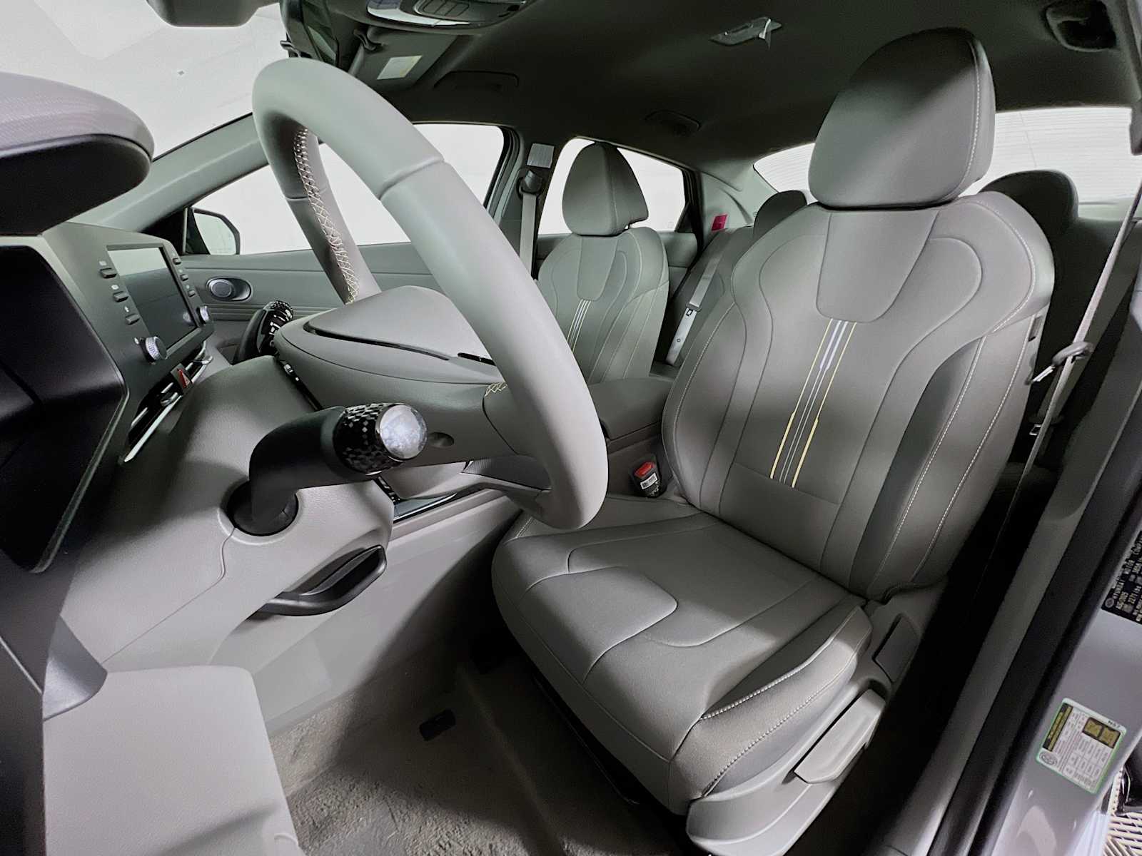 2025 Hyundai Elantra SEL Sport - Photo 12