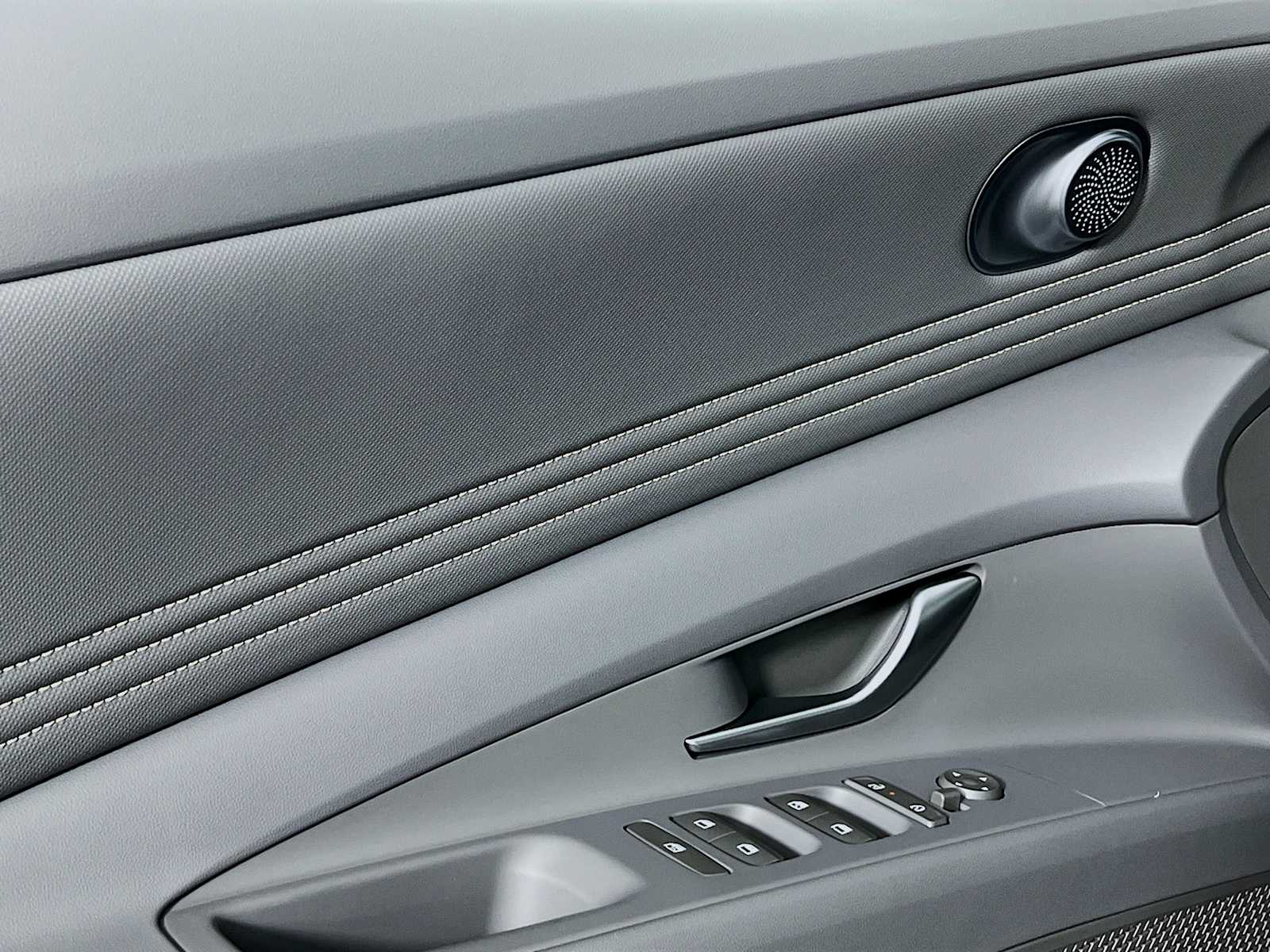2025 Hyundai Elantra SEL Sport - Photo 15