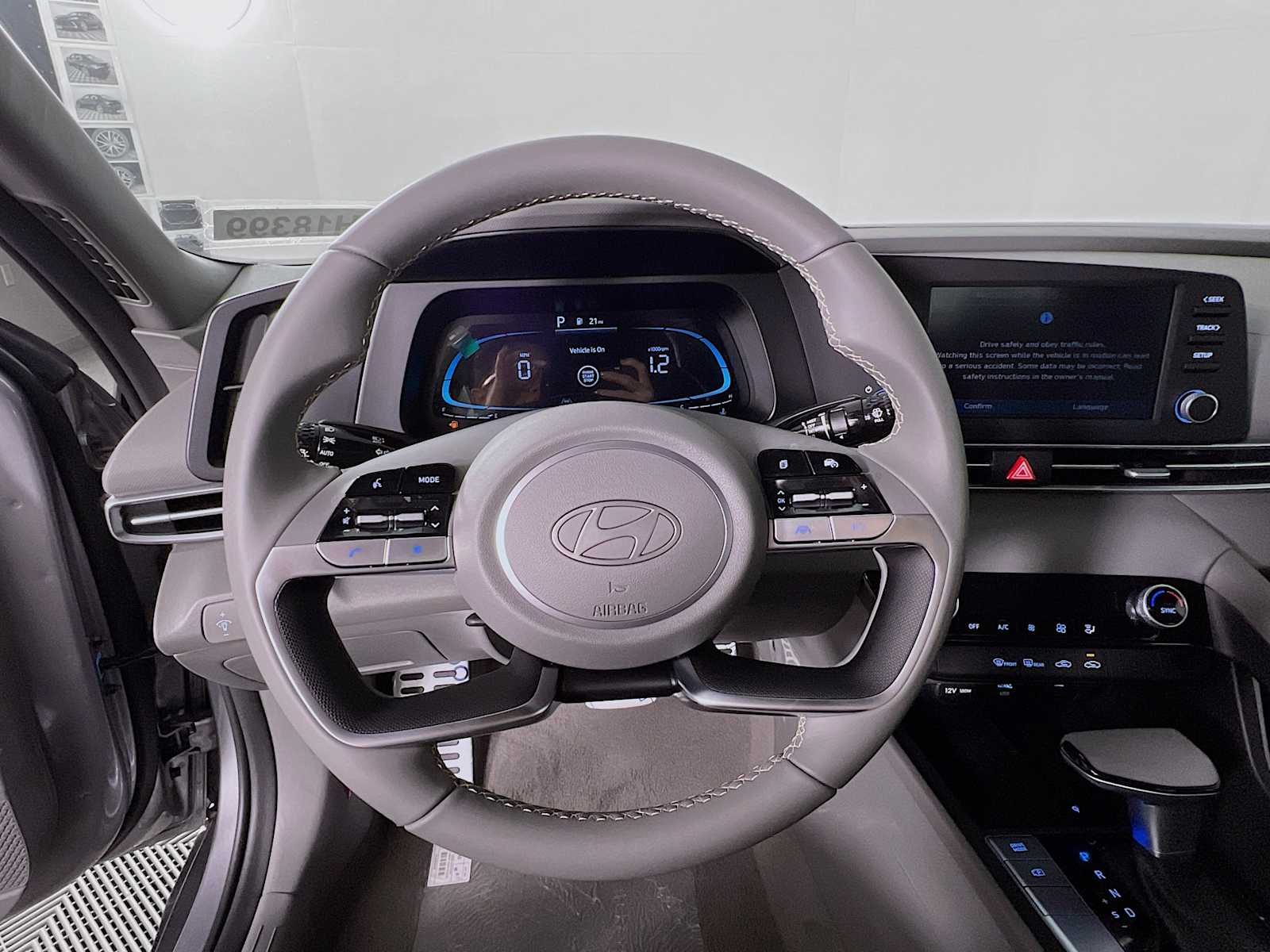 2025 Hyundai Elantra SEL Sport - Photo 7