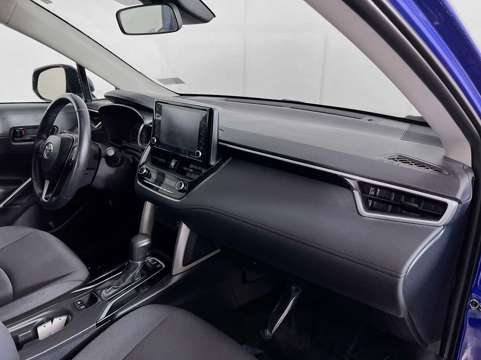 2022 Toyota Corolla Cross LE - Photo 27