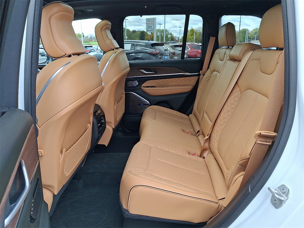 2022 Jeep Grand Cherokee  - Photo 11