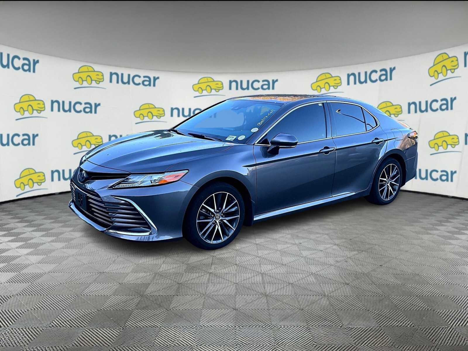 2022 Toyota Camry Hybrid XLE - Photo 2
