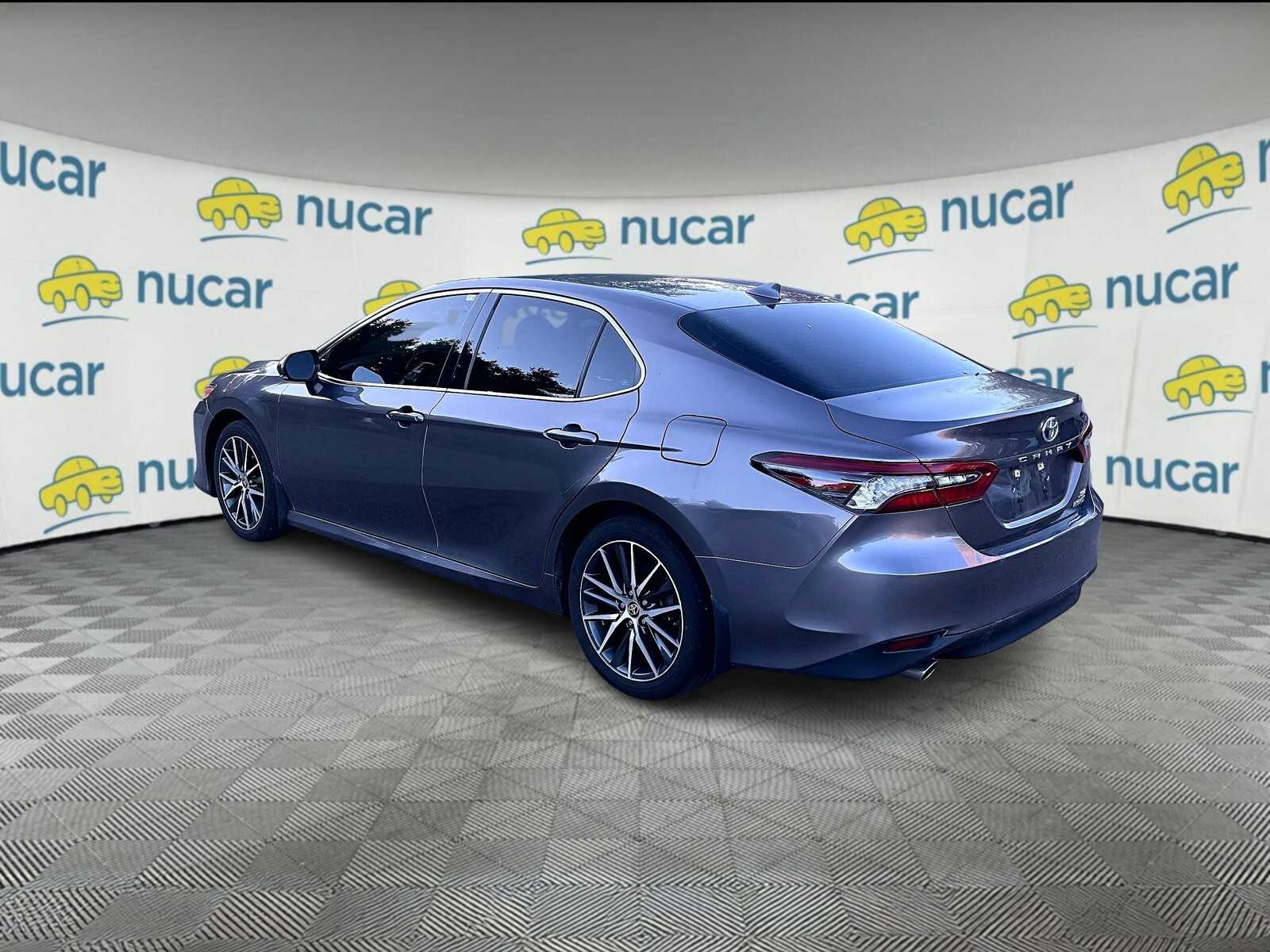 2022 Toyota Camry Hybrid XLE - Photo 3