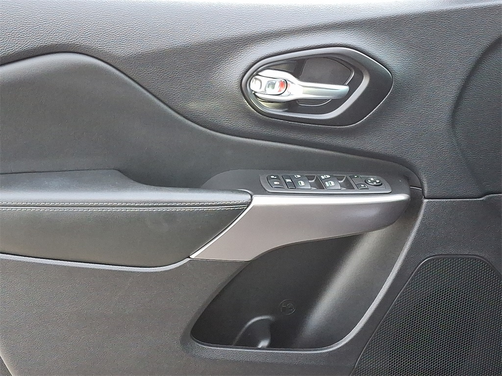 2022 Jeep Cherokee Latitude Lux - Photo 13