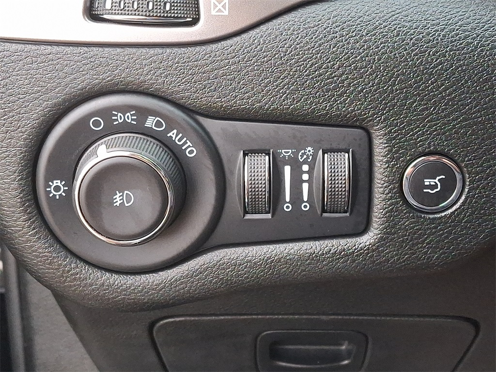 2022 Jeep Cherokee Latitude Lux - Photo 24