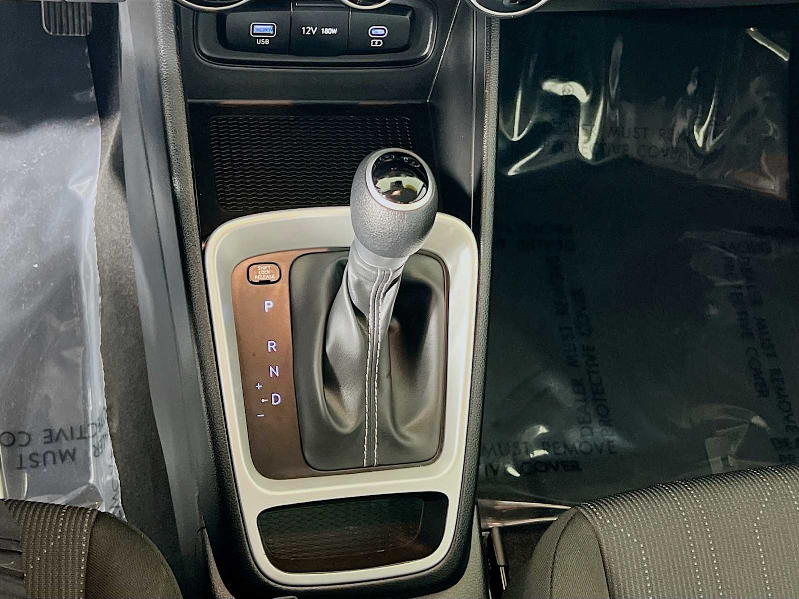 2024 Hyundai Venue SE - Photo 16