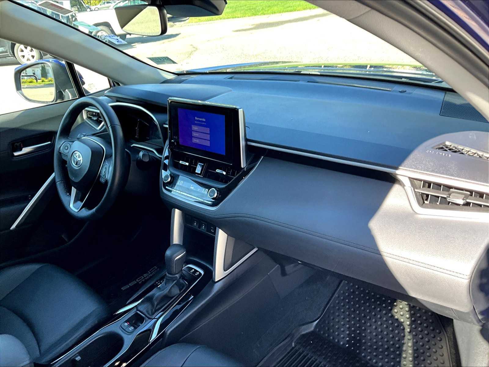 2023 Toyota Corolla Cross XLE - Photo 14