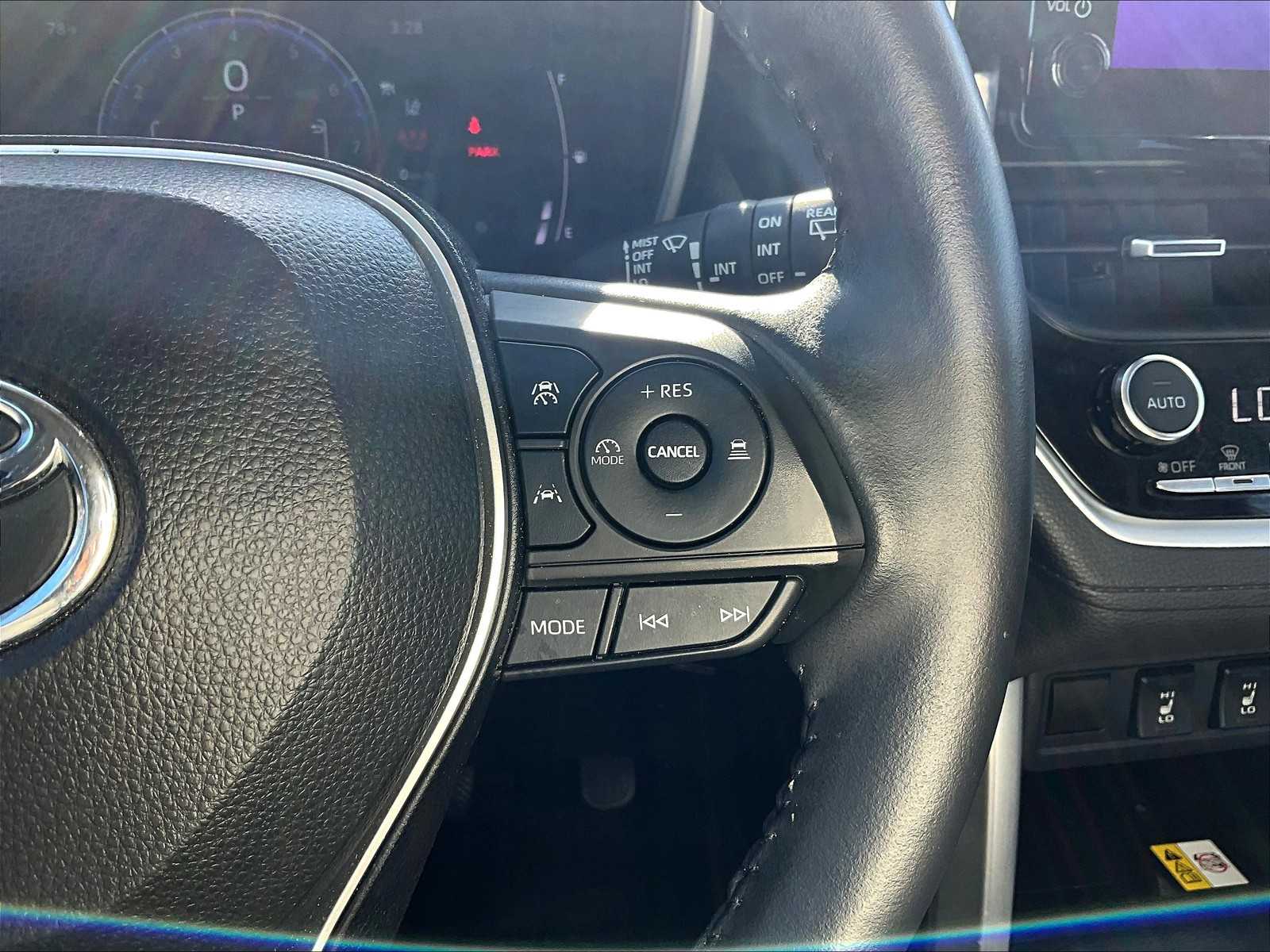 2023 Toyota Corolla Cross XLE - Photo 24