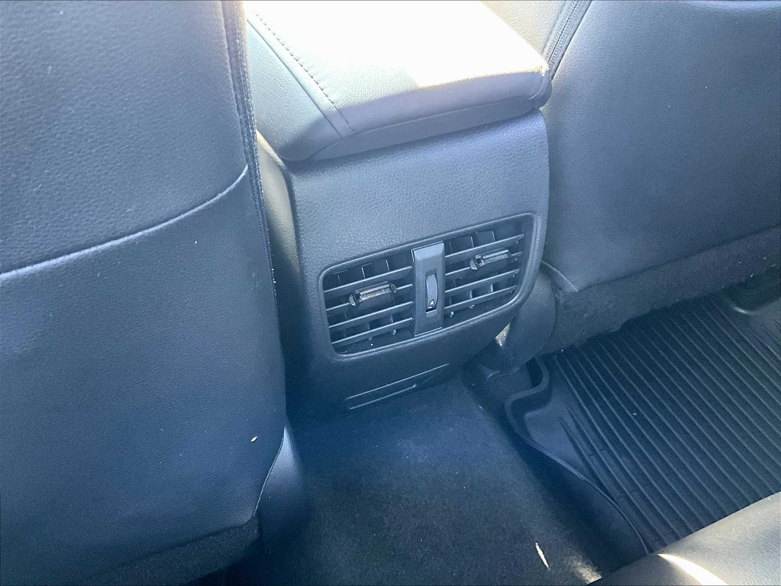 2023 Toyota Corolla Cross XLE - Photo 28