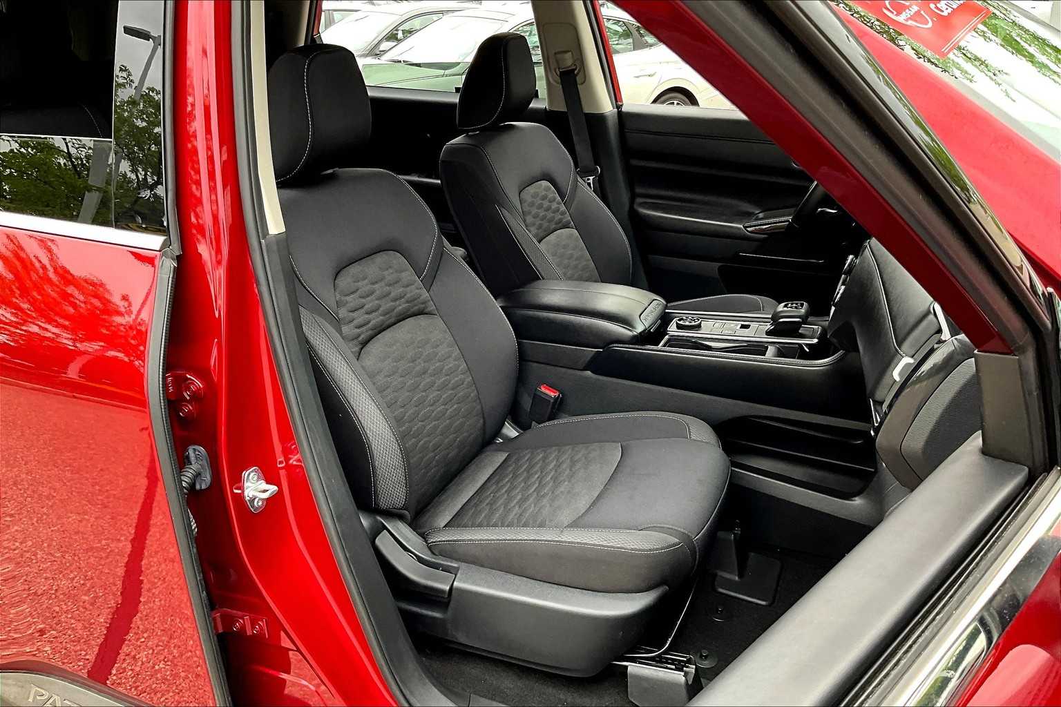 2024 Nissan Pathfinder SV - Photo 11