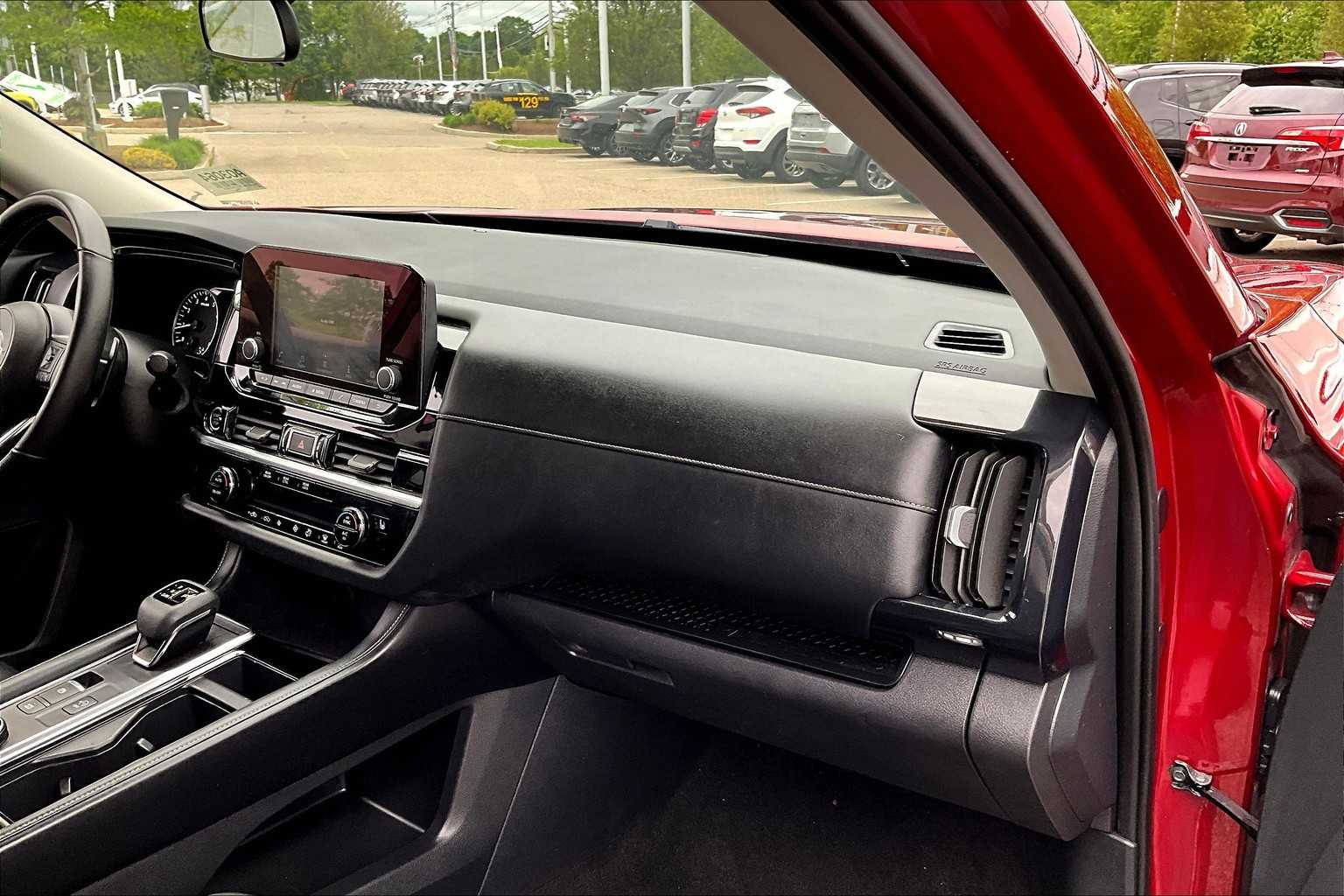 2024 Nissan Pathfinder SV - Photo 13
