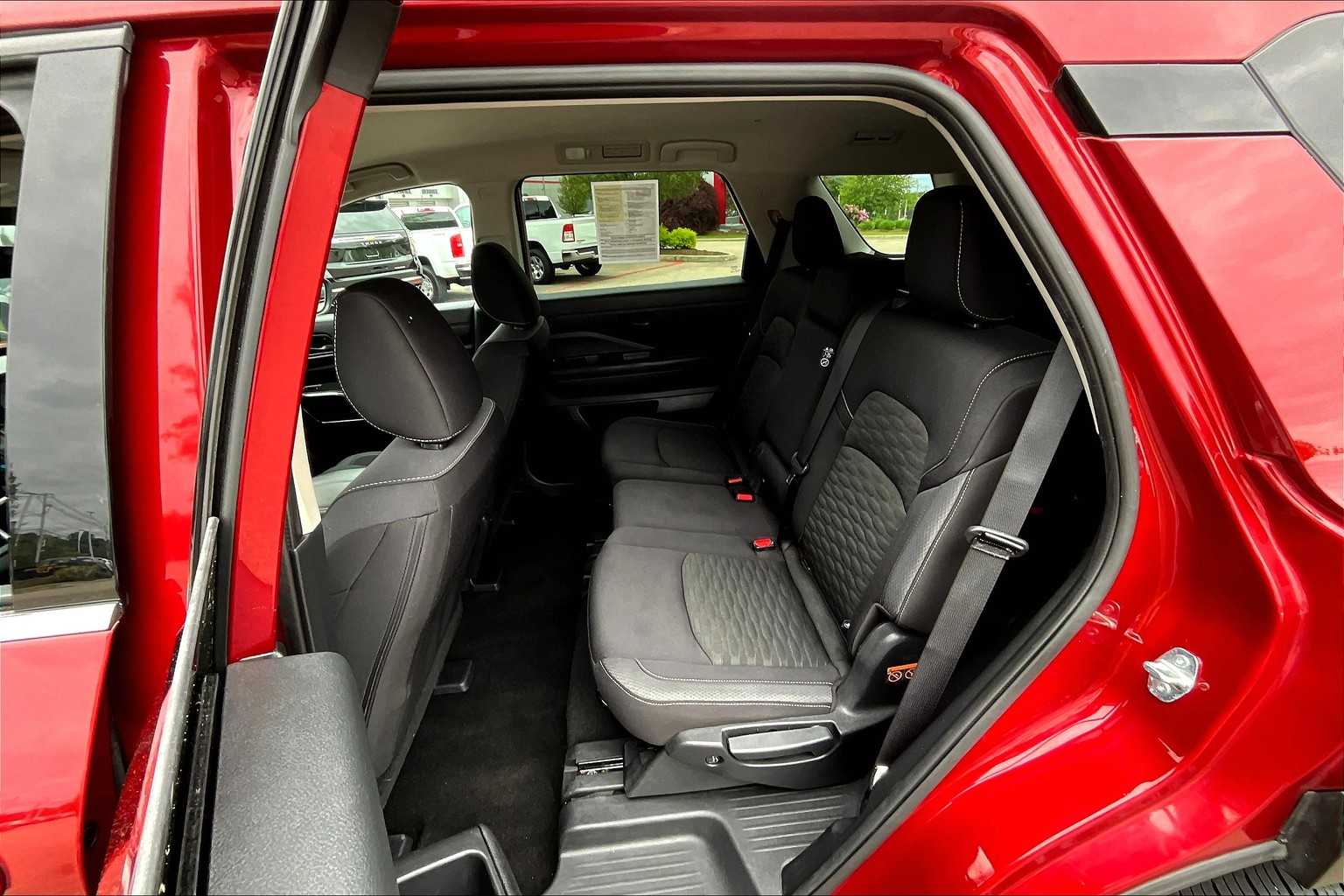 2024 Nissan Pathfinder SV - Photo 15