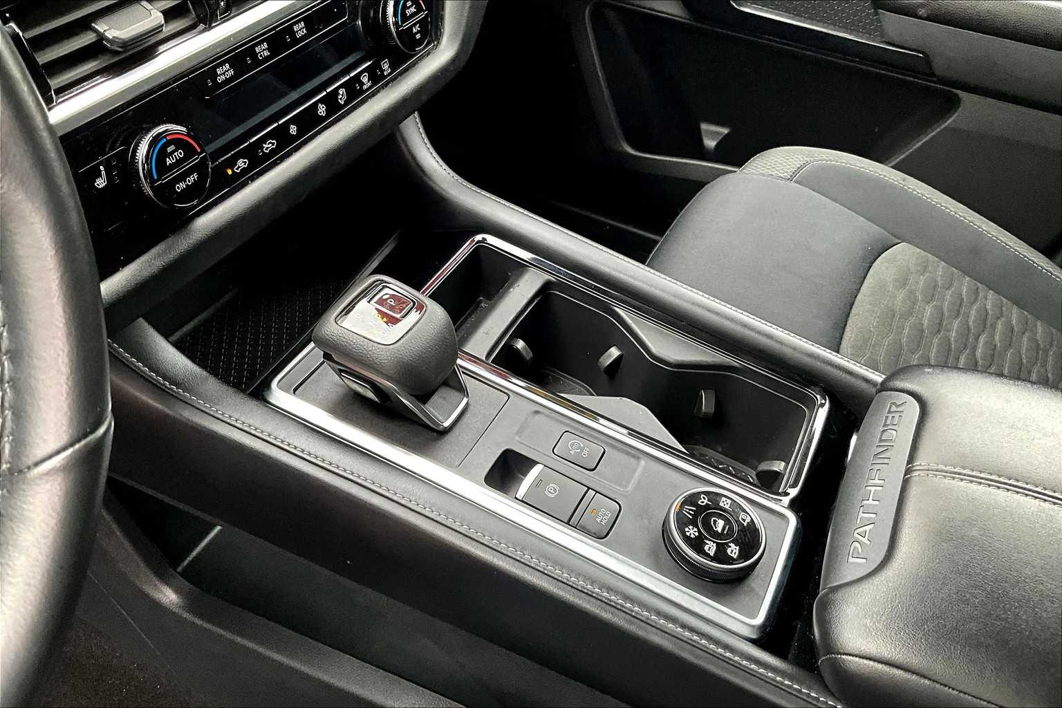 2024 Nissan Pathfinder SV - Photo 21