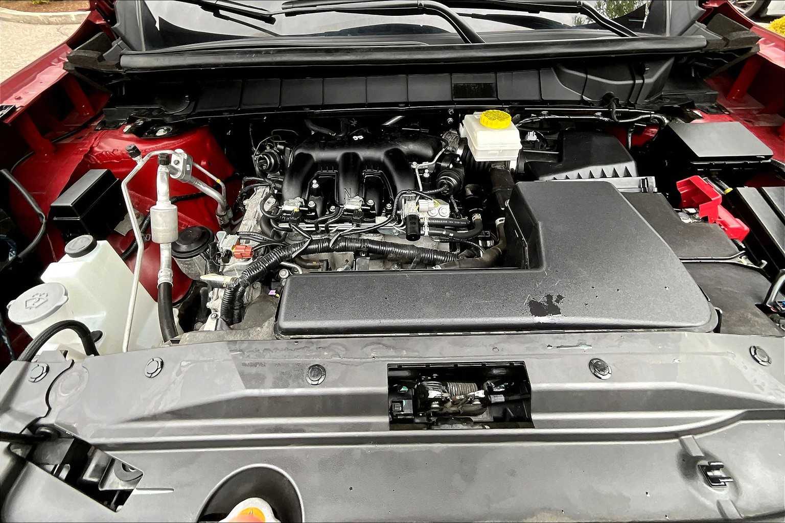 2024 Nissan Pathfinder SV - Photo 29