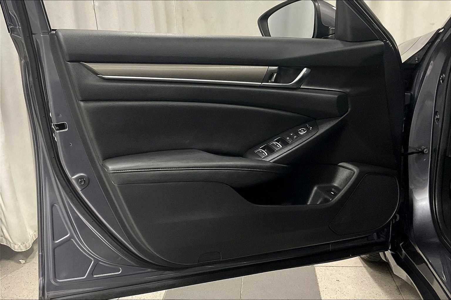 2020 Honda Accord LX - Photo 9