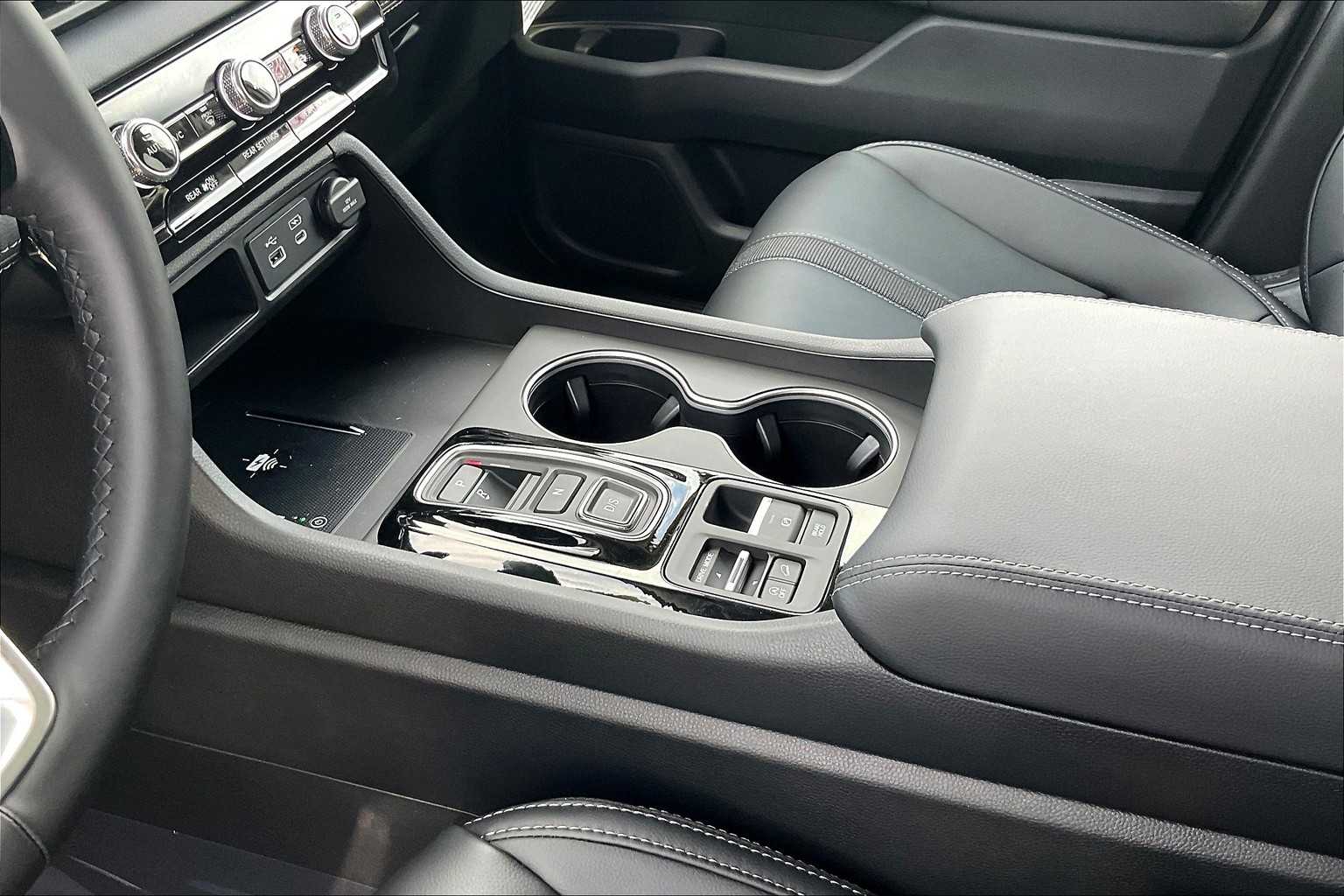 2025 Honda Pilot Touring+ - Photo 14