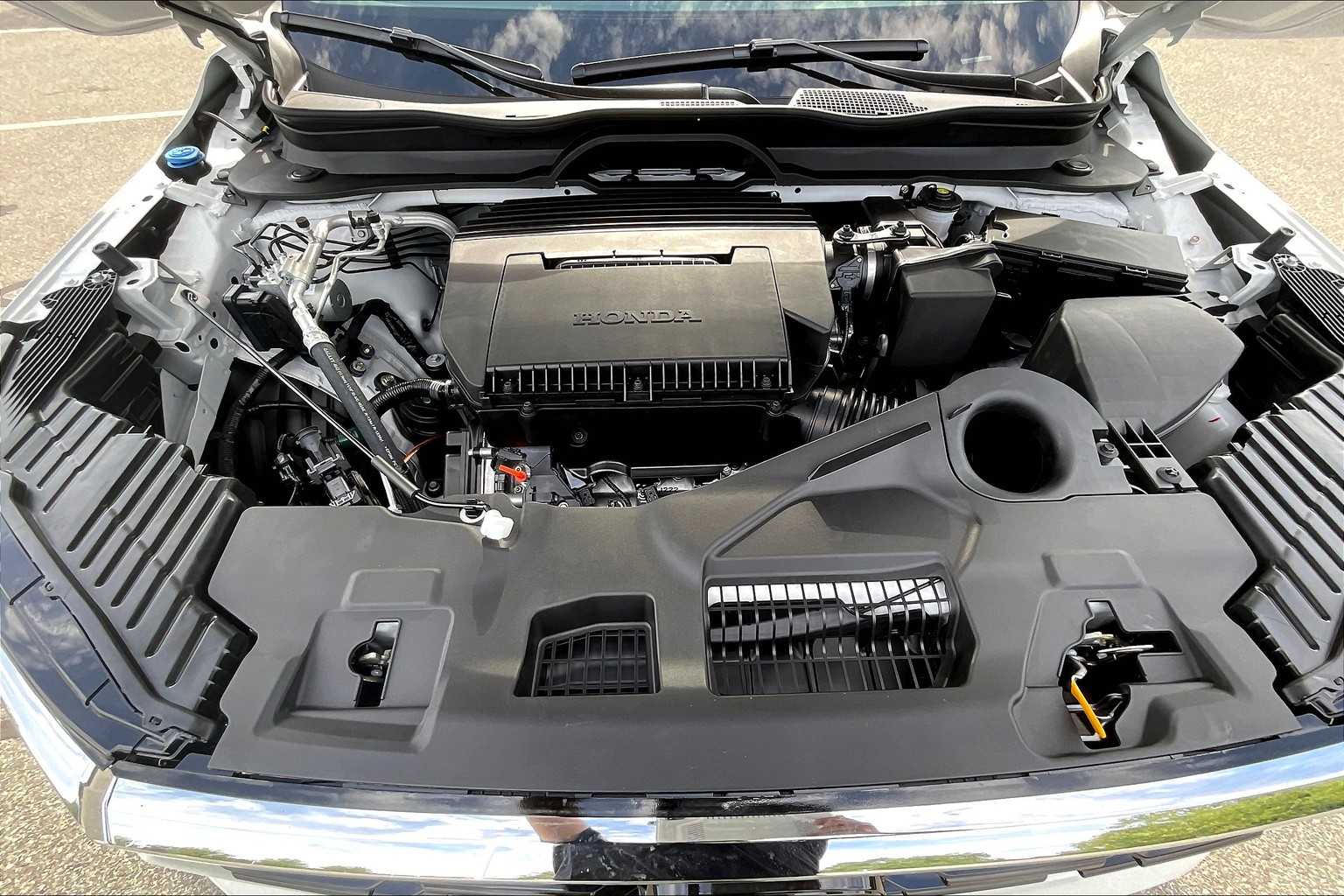 2025 Honda Pilot Touring+ - Photo 16