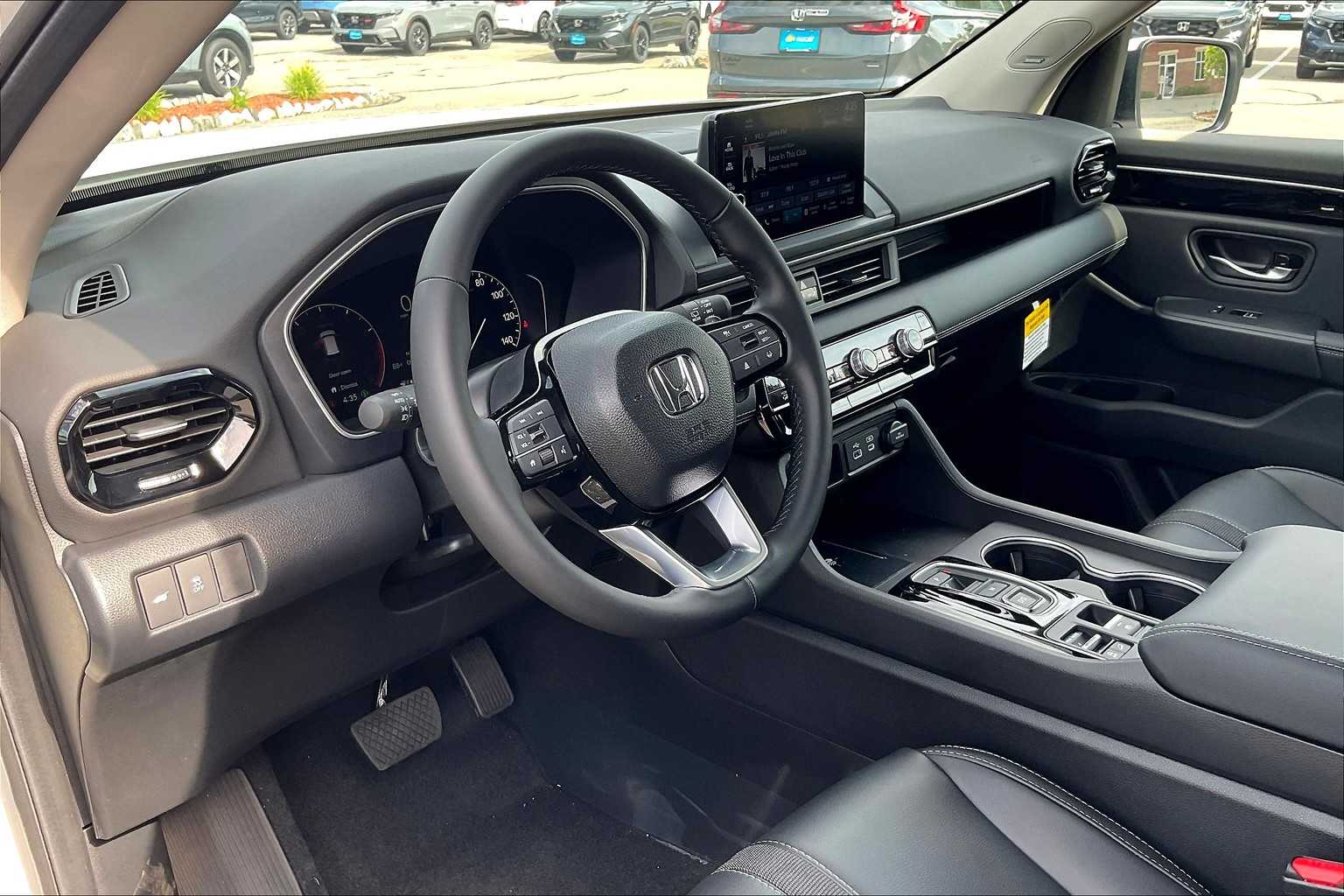 2025 Honda Pilot Touring+ - Photo 9