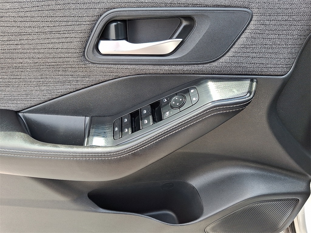 2021 Nissan Rogue SV - Photo 12