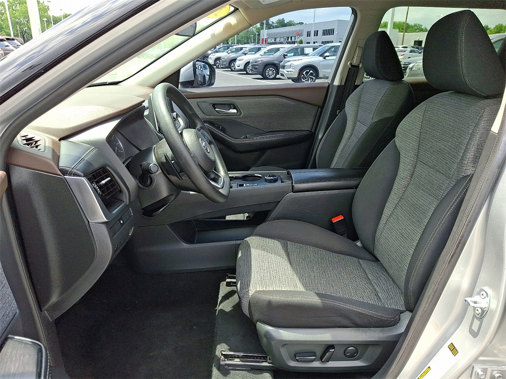 2021 Nissan Rogue SV - Photo 13