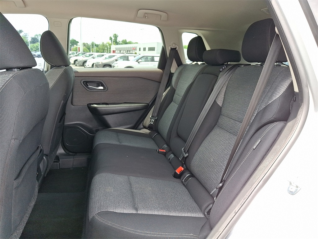 2021 Nissan Rogue SV - Photo 10