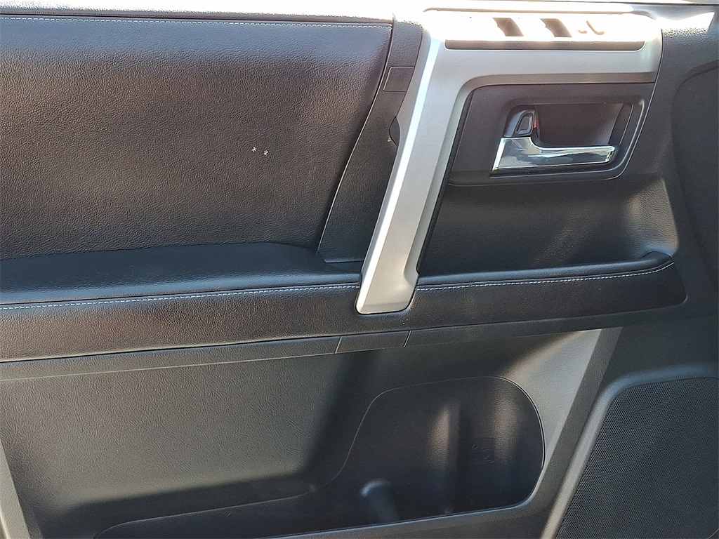 2016 Toyota 4Runner SR5 - Photo 13