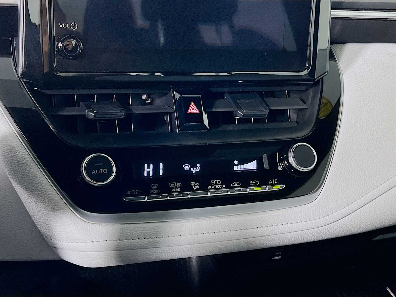 2024 Toyota Corolla SE - Photo 16