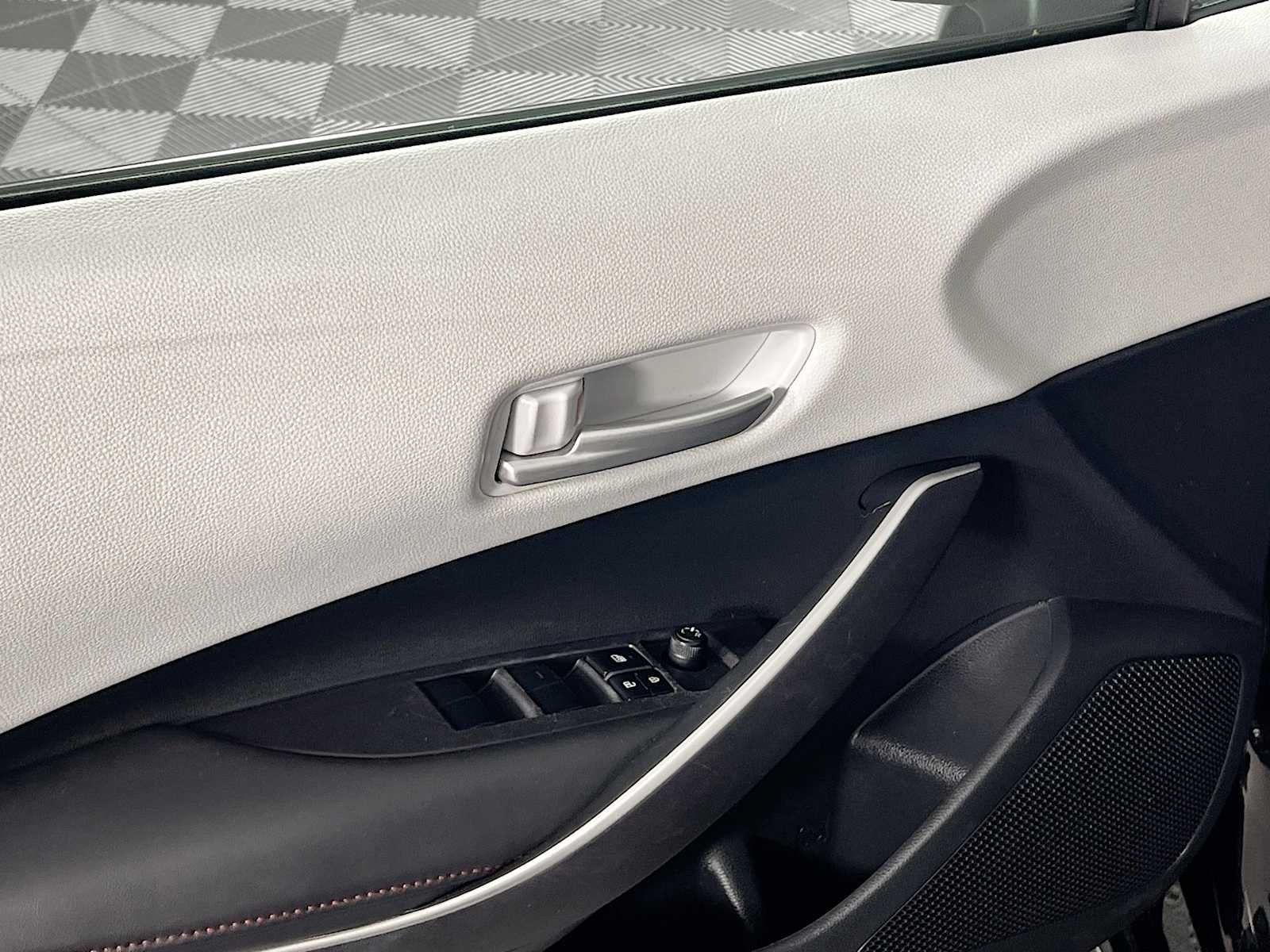 2024 Toyota Corolla SE - Photo 18