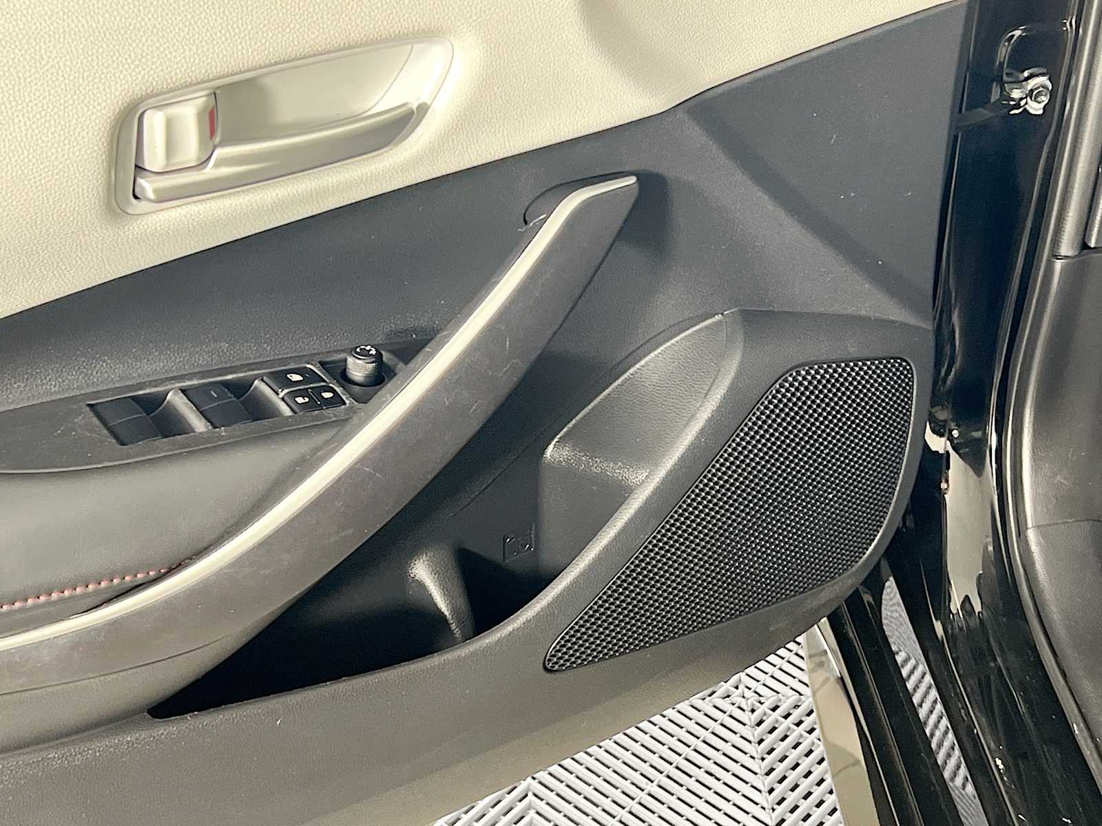 2024 Toyota Corolla SE - Photo 19