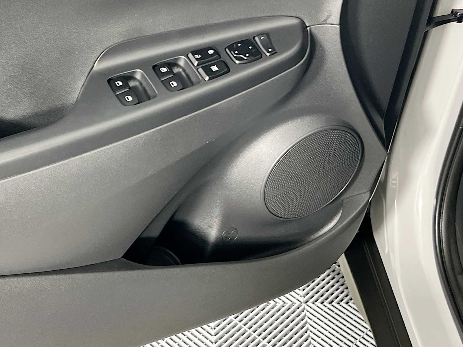 2022 Hyundai Kona SEL - Photo 18