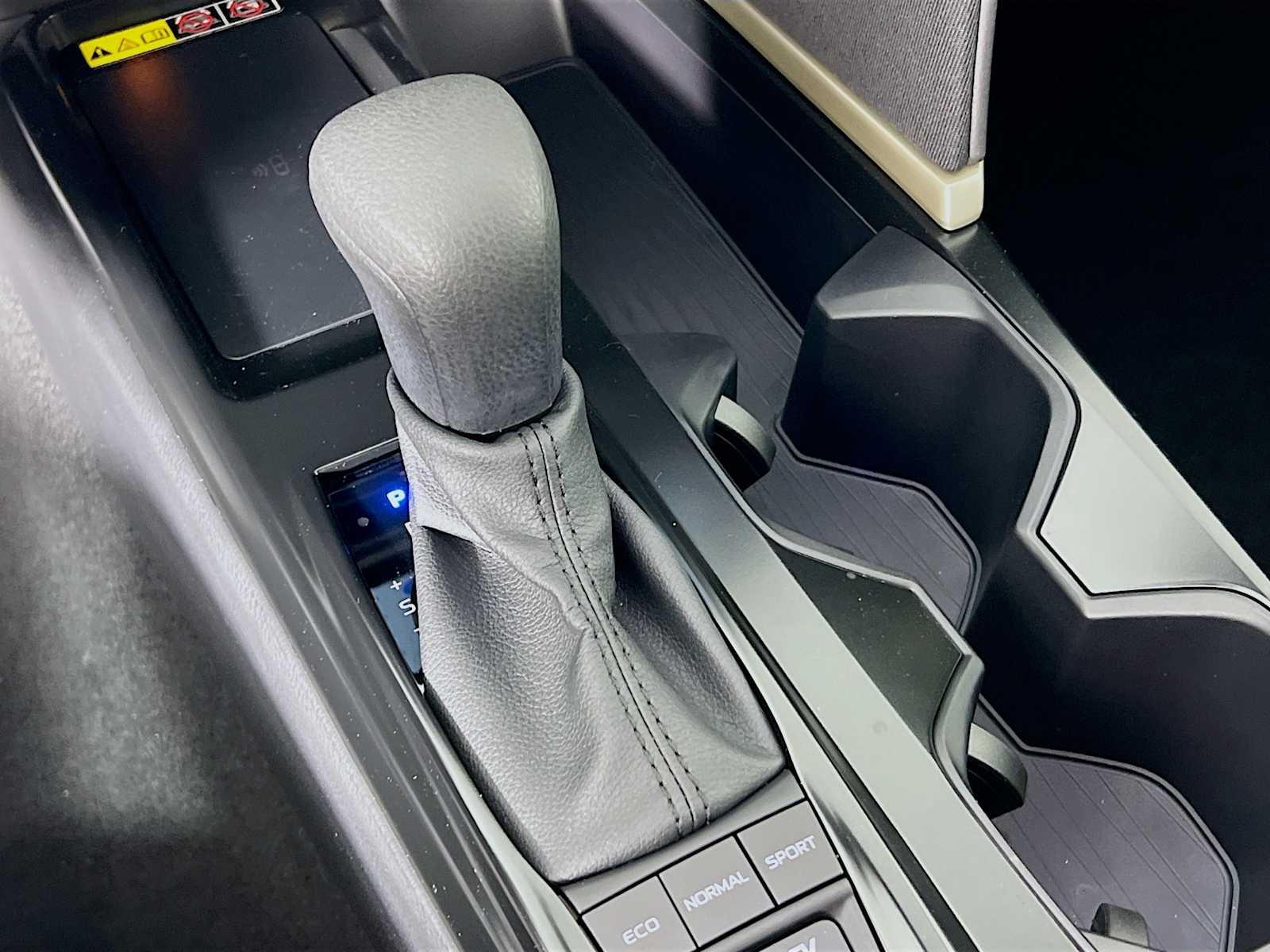 2025 Toyota Camry LE - Photo 11