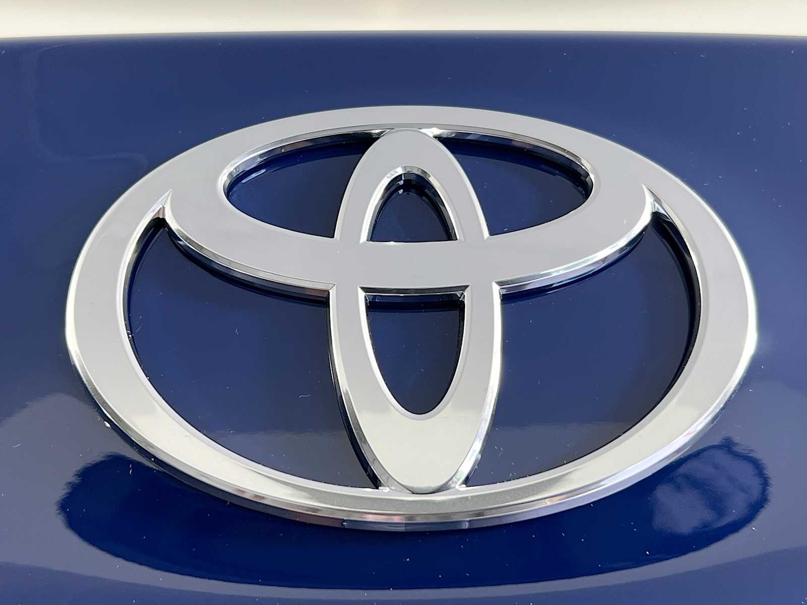 2025 Toyota Camry LE - Photo 18