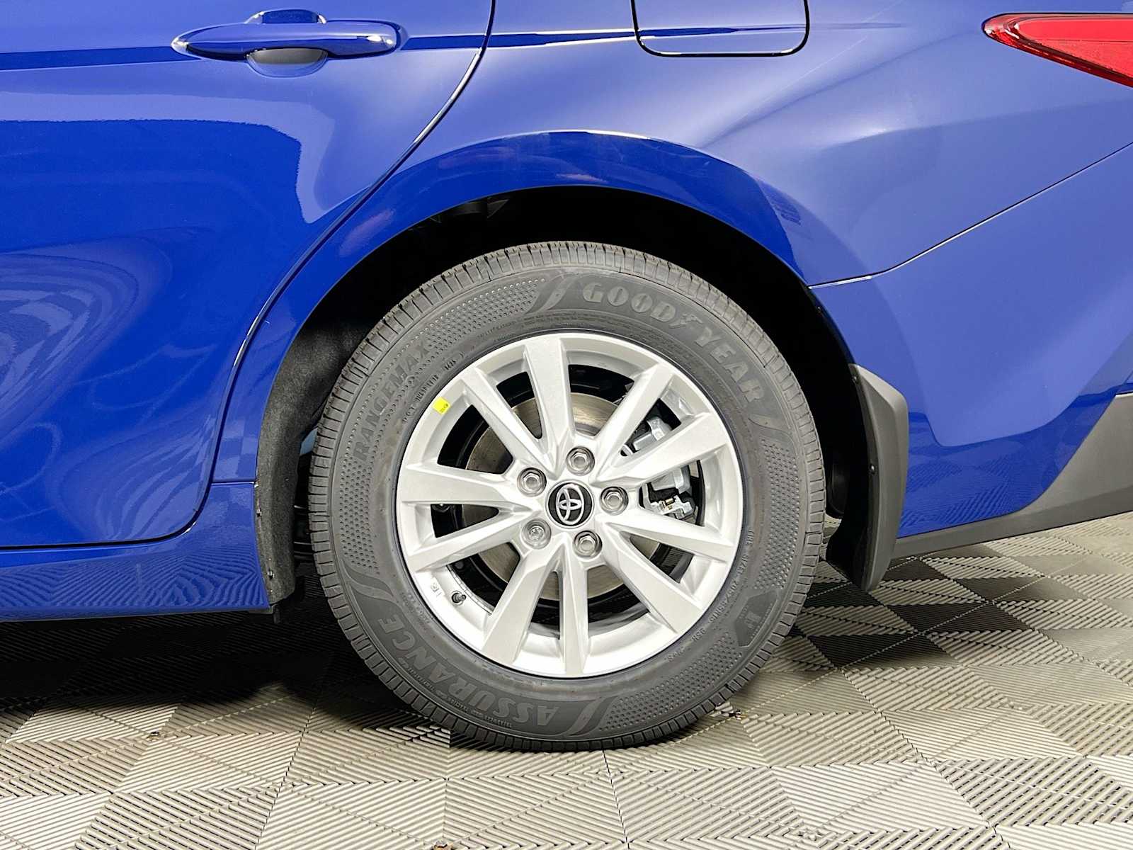 2025 Toyota Camry LE - Photo 19