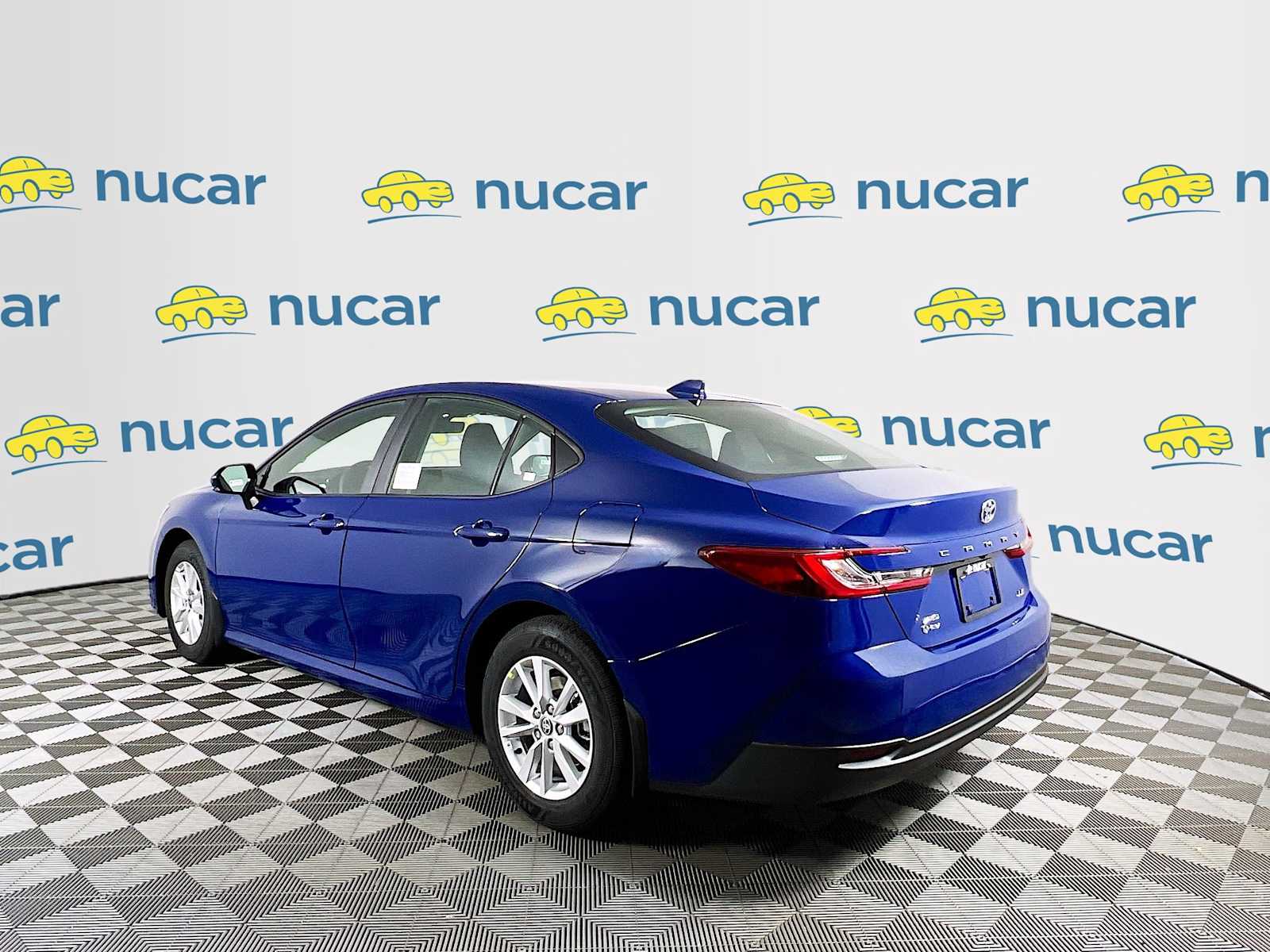 2025 Toyota Camry LE - Photo 4