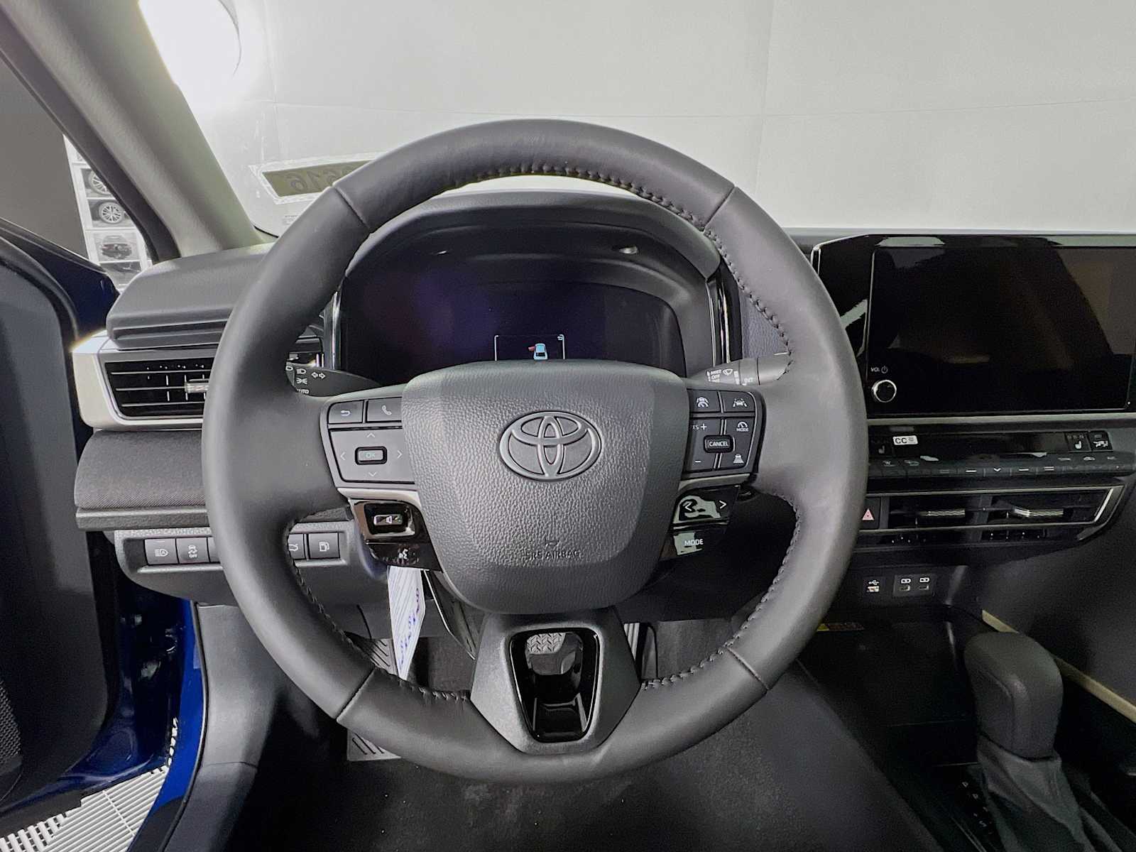 2025 Toyota Camry LE - Photo 7