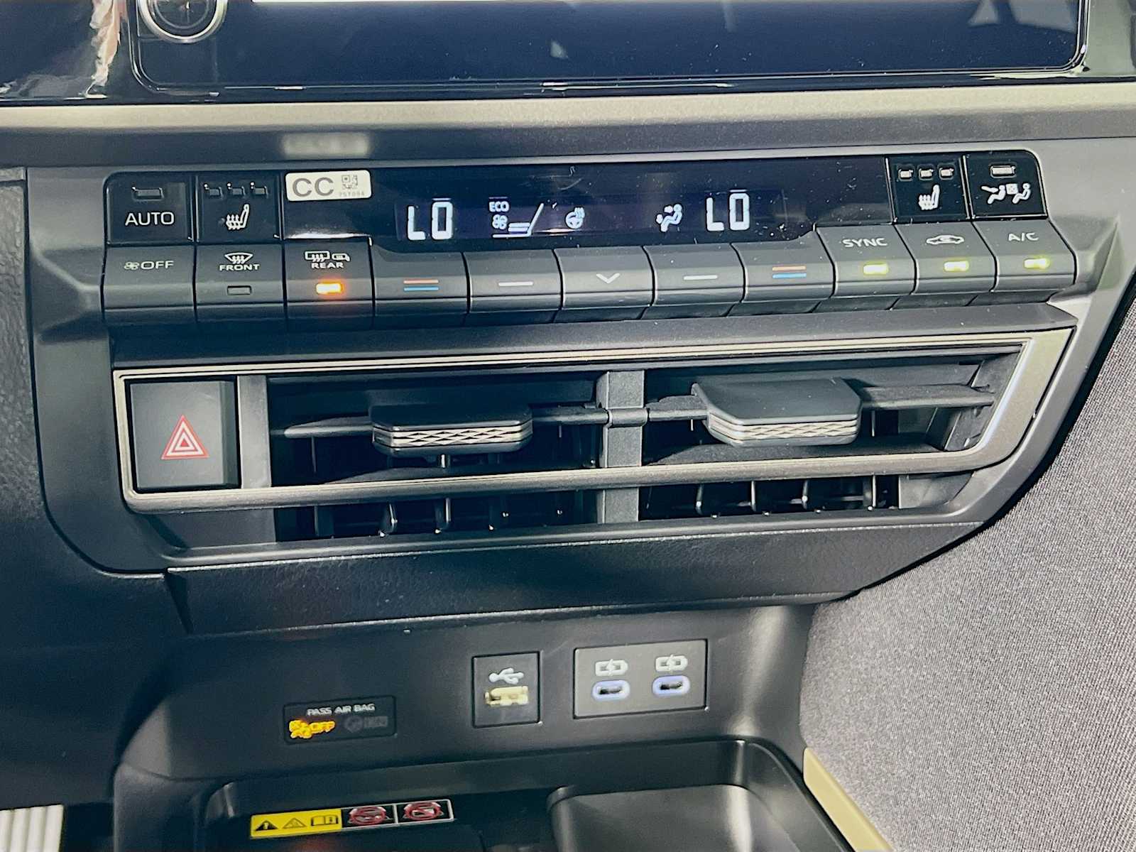 2025 Toyota Camry LE - Photo 10