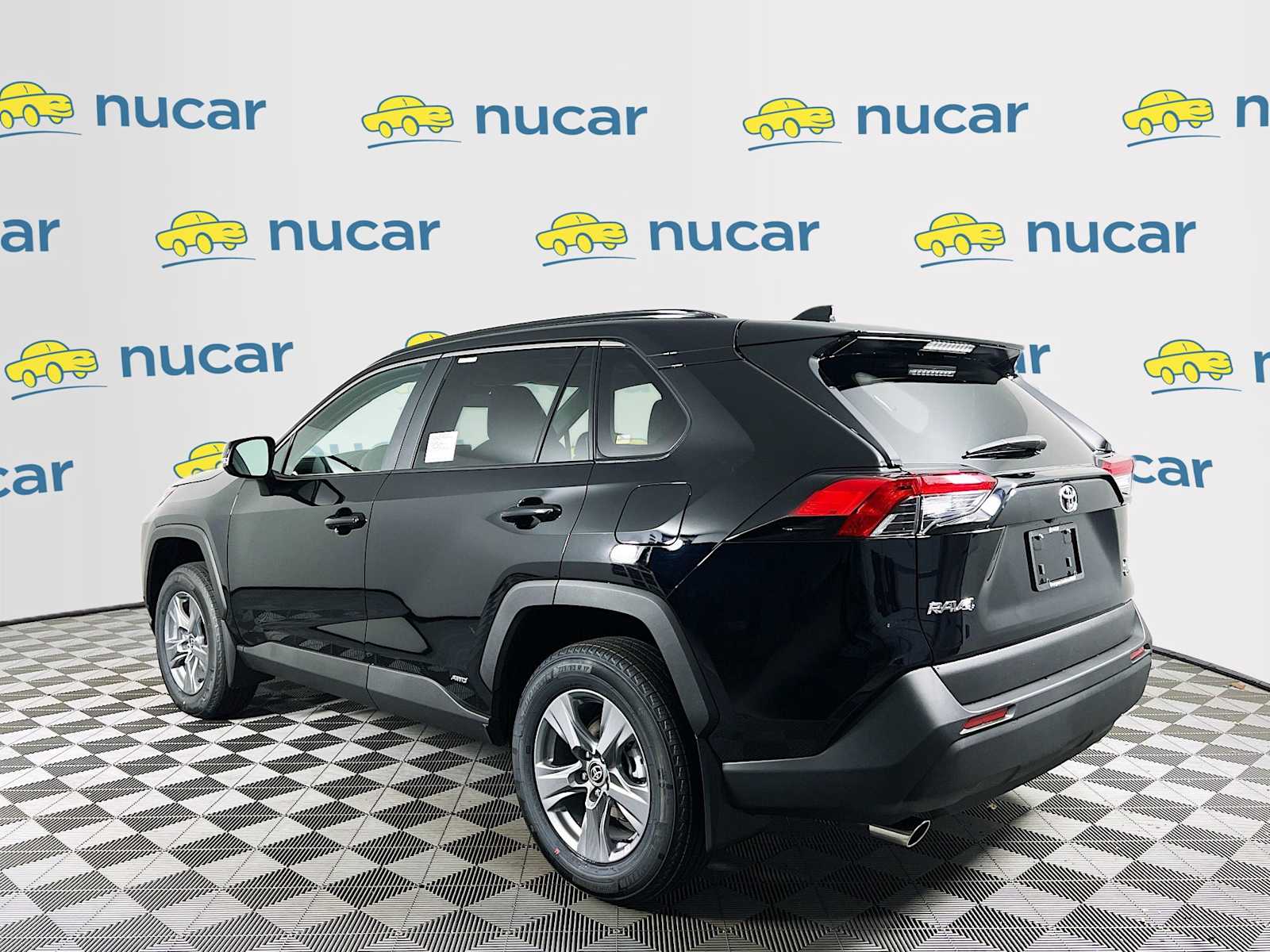 2025 Toyota RAV4 Hybrid XLE - Photo 4