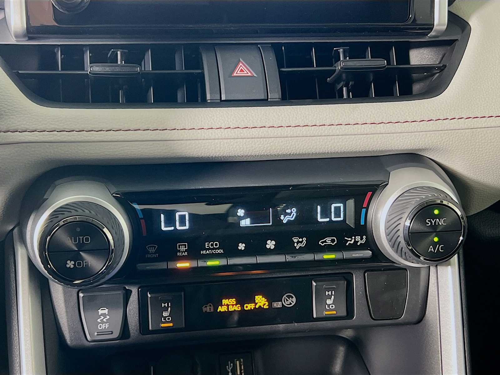 2025 Toyota RAV4 Hybrid XLE - Photo 10