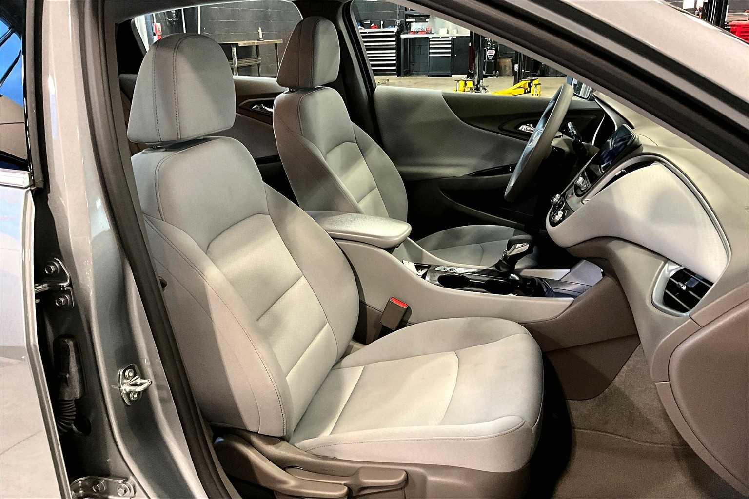 2023 Chevrolet Malibu LS - Photo 11