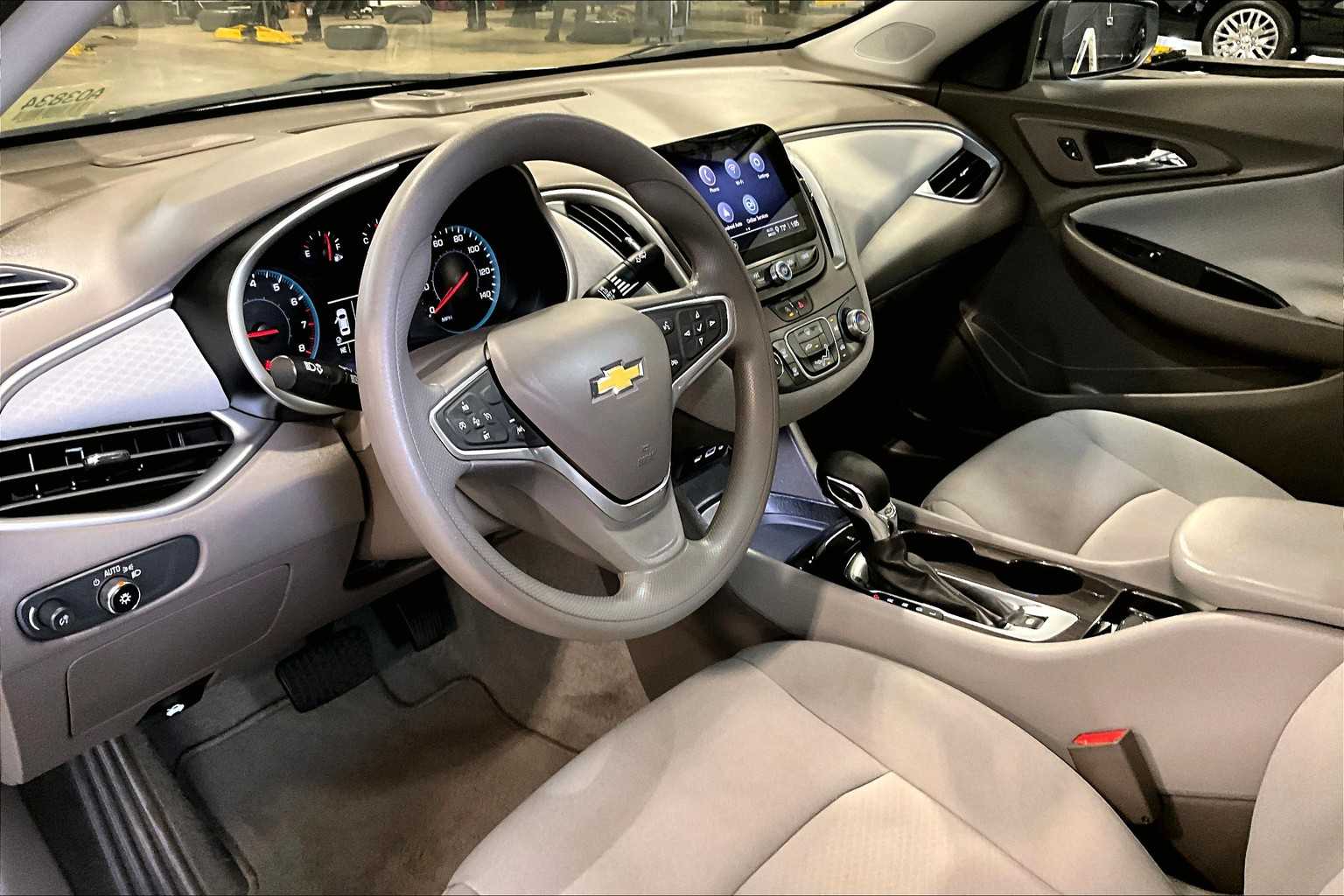 2023 Chevrolet Malibu LS - Photo 8