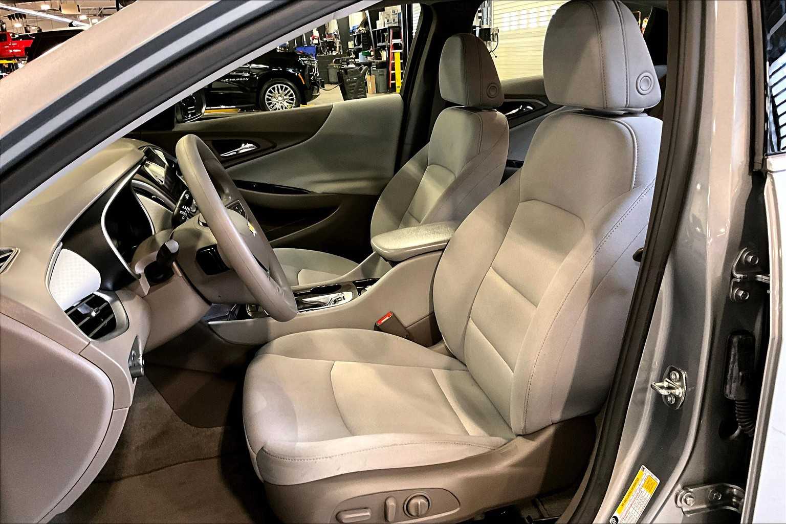 2023 Chevrolet Malibu LS - Photo 10