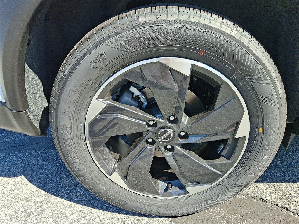 2026 Nissan Rogue SV - Photo 5