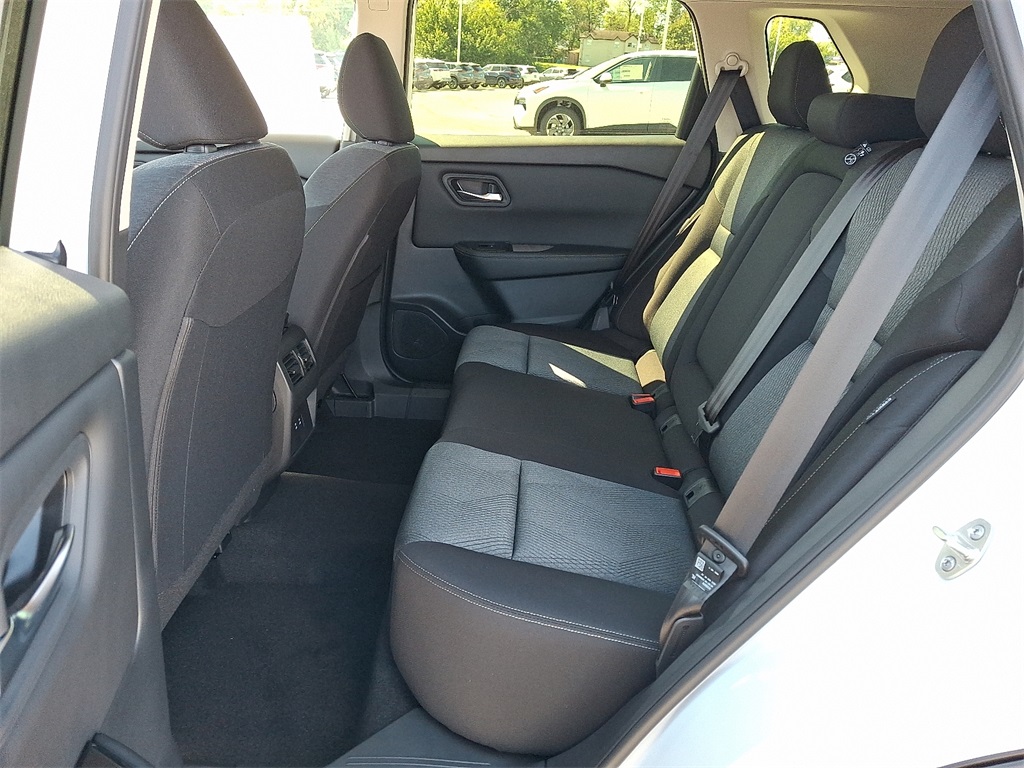 2026 Nissan Rogue SV - Photo 6