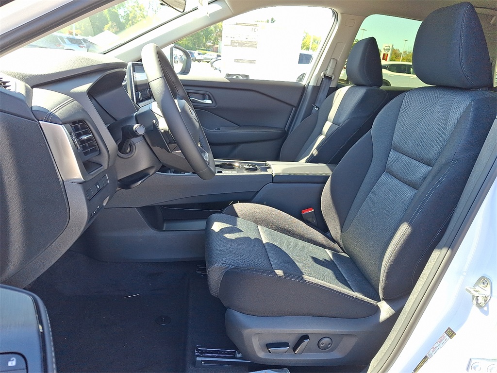 2026 Nissan Rogue SV - Photo 9